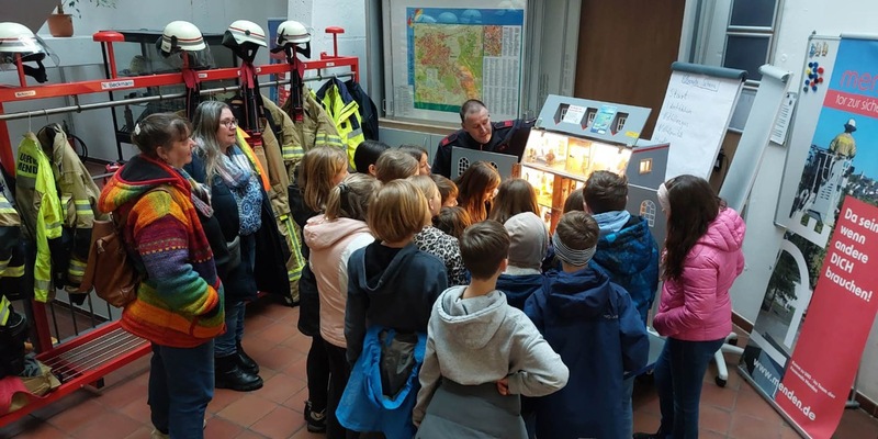 FW Menden: Brandschutzerziehung im Kindergarten und in der Grundschule Schwitten - Foto: presseportal.de