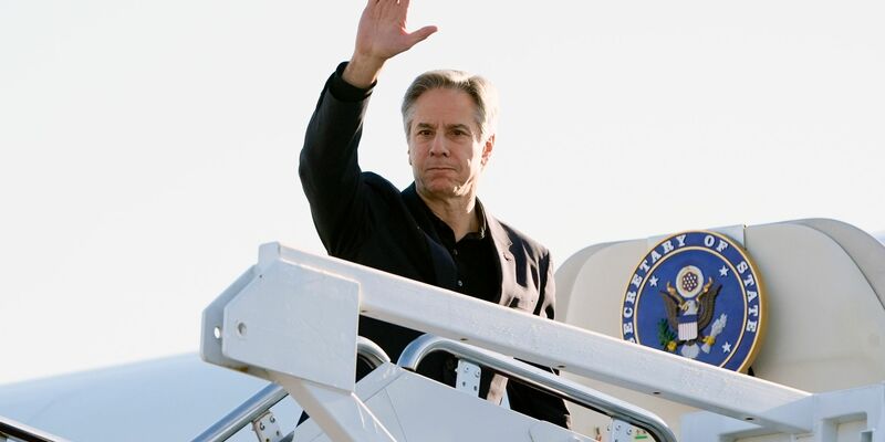 US-Außenminister Antony Blinken will heute mit mehreren Amtskollegen in Saudi-Arabien über den Krieg in Nahost beraten. - Foto: Mark Schiefelbein/AP/dpa