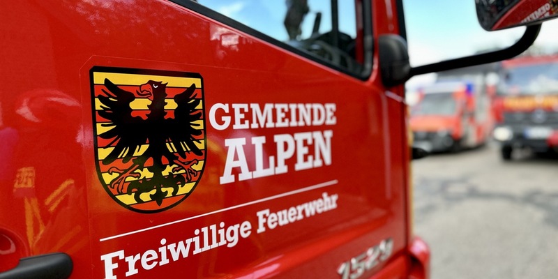 FW Alpen: Verkehrsunfall mit drei Pkw - Foto: presseportal.de