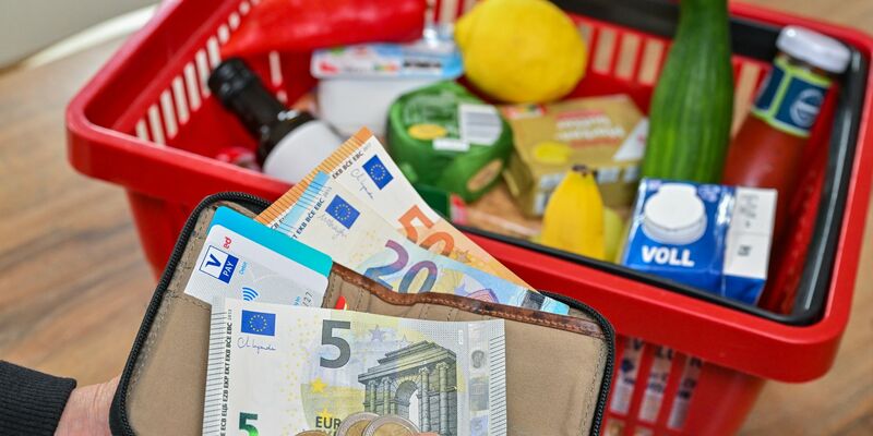 Bei Lebensmitteln planen deutlich weniger Unternehmen Preiserhöhungen als in anderen Branchen. - Foto: Patrick Pleul/dpa