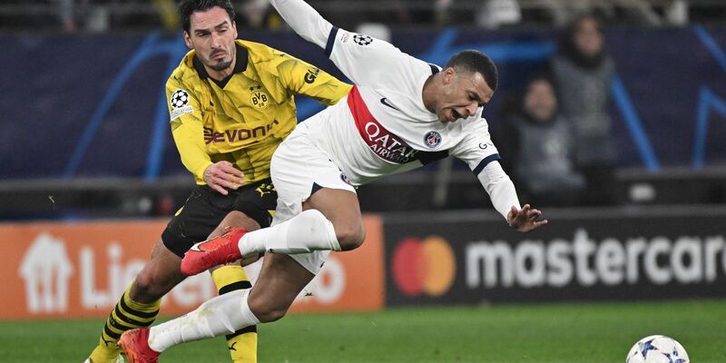 Der BVB um Mats Hummels (l) trifft auf Kylian Mbappé und Co. - Foto: Bernd Thissen/dpa
