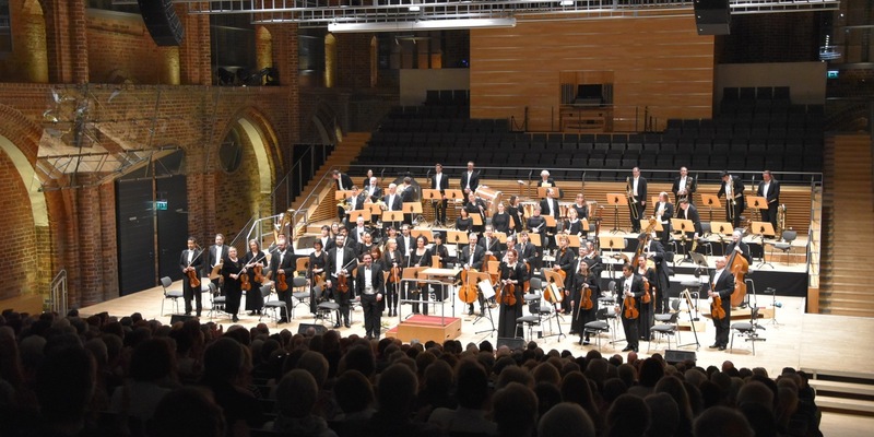 POL-NB: 28. Benefizkonzert der Polizei - Spenden übergeben - Foto: presseportal.de