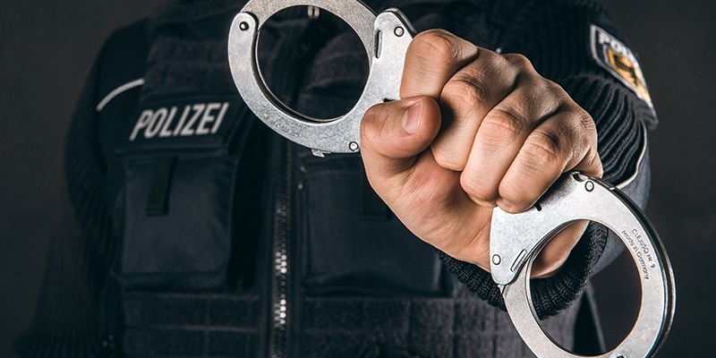 Bundespolizeidirektion München: Fahndungscomputer schlägt am Wochenende täglich an/ Bundespolizei vollstreckt vier Haftbefehle - Foto: presseportal.de