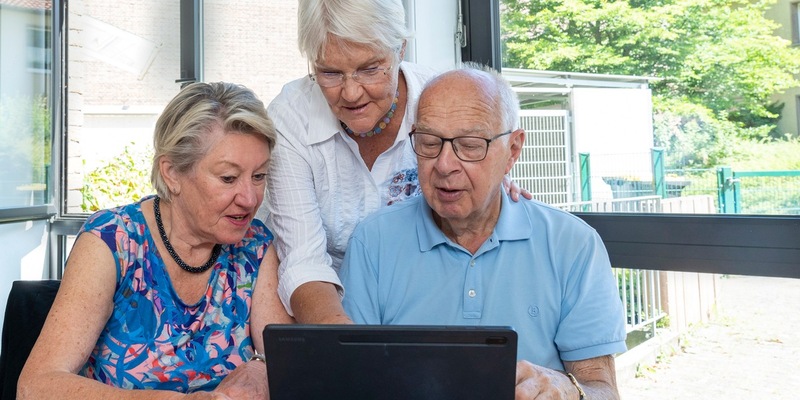 Mehr digitale Lernorte für Ältere im ländlichen Raum / Der DigitalPakt Alter fördert jetzt bundesweit 250 Erfahrungsorte, in denen Menschen 60+ digitale Kompetenzen aufbauen können - Foto: presseportal.de
