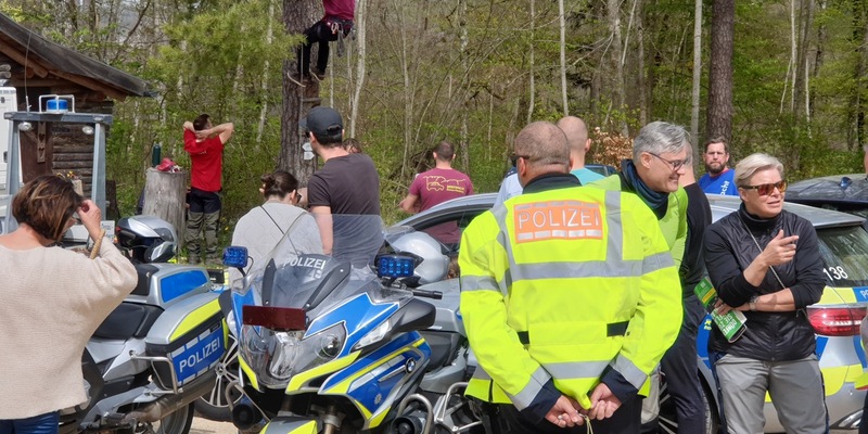 POL-KN: Für mehr Sicherheit und weniger Lärm - Motorrad-Aktionstag, Polizei und Kooperationspartner informieren Motorradfahrerinnen und Motorradfahrer auf dem Knopfmacher bei Fridingen an der Donau - Foto: presseportal.de