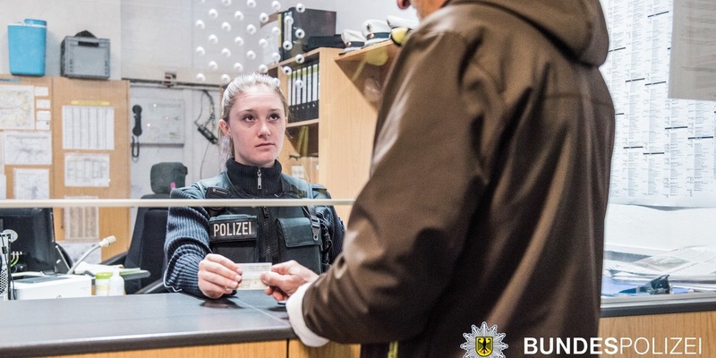 Bundespolizeidirektion München: Kameras im Wert von 25.000 Euro gestohlen / Trickdiebe schlagen in Münchner S-Bahnstation zu - Foto: presseportal.de