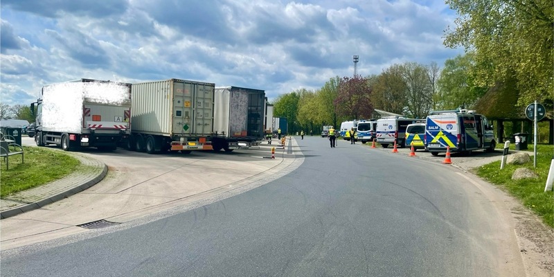 POL-RZ: Kontrolle des Schwerlastverkehrs - Foto: presseportal.de