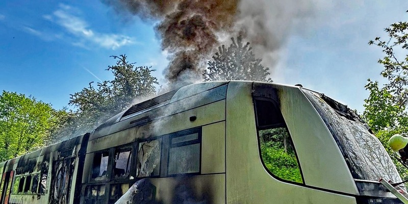 POL-ME: Brennende S-Bahn: Großeinsatz von Feuerwehr und Polizei - Erkrath - 2404112 - Foto: presseportal.de