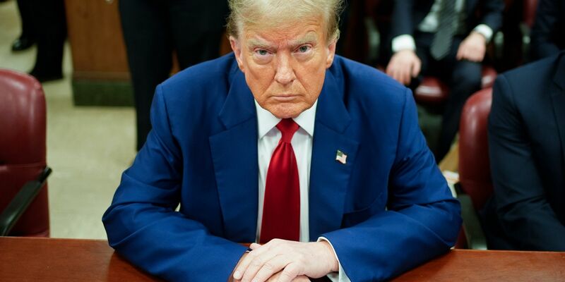 Donald Trump vor dem Strafgericht in Manhattan. - Foto: Seth Wenig/POOL AP/dpa