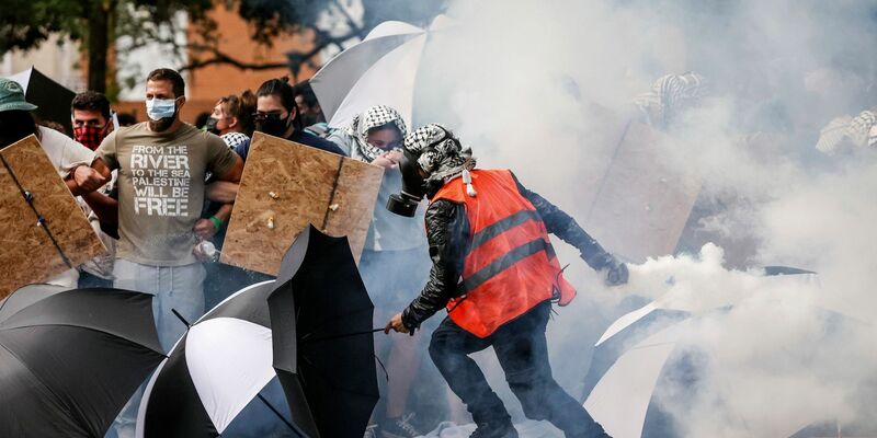 Vor knapp zwei Wochen hatte ein Einsatz der New Yorker Polizei an der Columbia-Universität für Aufsehen und Kritik gesorgt, in der Folge kommt es an Dutzenden US-Universitäten zu Protesten. - Foto: Douglas R. Clifford/Tampa Bay Times via AP/dpa