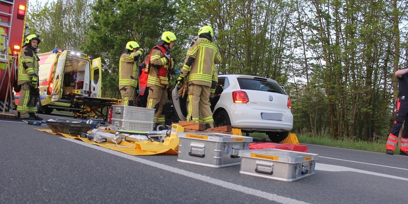FW LK Leipzig: Schwerer Verkehrsunfall in Markranstädt - Foto: presseportal.de