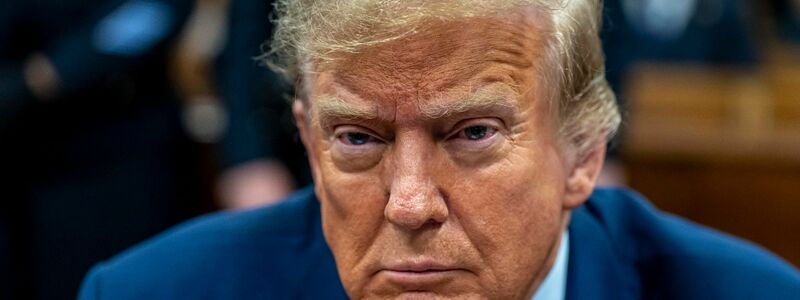 Der Vorwurf: Trump soll 130.000 Dollar Schweigegeld an eine Pornodarstellerin gezahlt und den Geldfluss danach falsch verbucht haben. - Foto: Mark Peterson/POOL Redux Pictures/AP/dpa