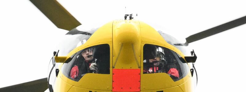 Mehrere Rettungshubschrauber sind nach dem Unfall mit Maiwagen in Südbaden im Einsatz. Symbolbild - Foto: Bernd Weißbrod/dpa