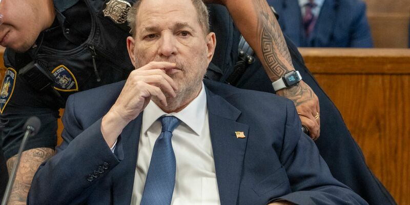 Harvey Weinstein erscheint zu einer vorläufigen Anhörung vor dem Strafgericht in Manhattan. - Foto: Steven Hirsch/Pool New York Post / AP/dpa