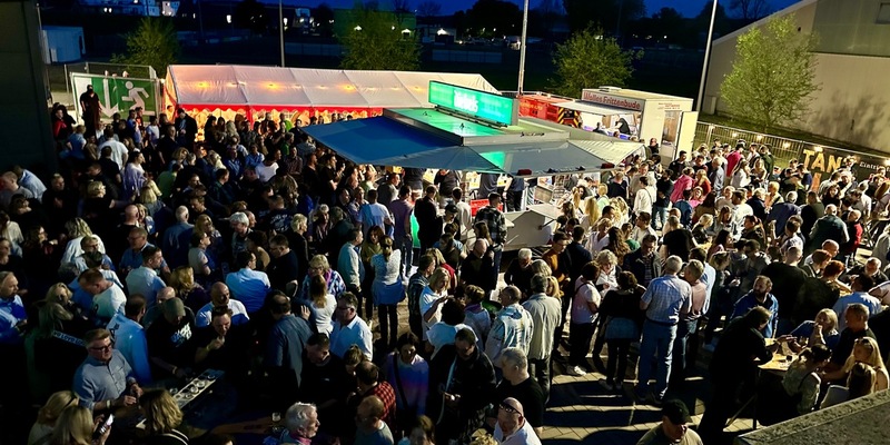 FW Alpen: Großer Andrang beim Tanz in den Mai - Foto: presseportal.de