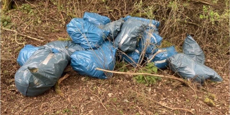 POL-KB: Frankenberg - Dämmwolle im Gebüsch entsorgt, die Polizei sucht nach Zeugen - Foto: presseportal.de