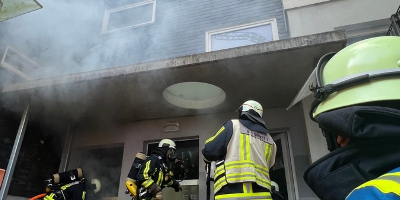 FW-BO: 8 Verletzte bei Brand in einem Mehrfamilienhaus in Querenburg - Foto: presseportal.de