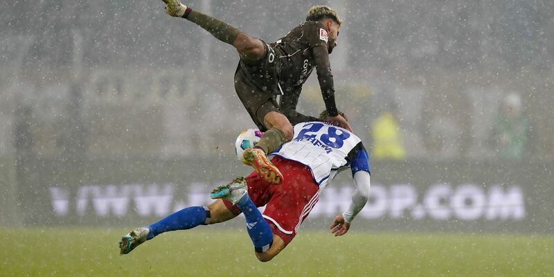 Macht der FC St. Pauli beim Stadtrivalen HSV den Aufstieg perfekt? - Foto: Marcus Brandt/dpa
