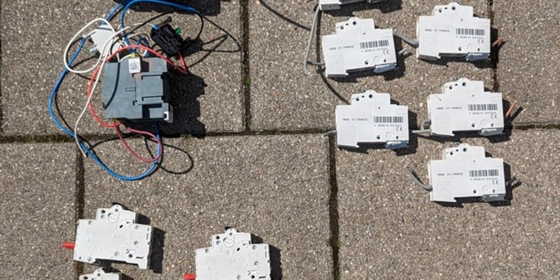 POL-WHV: Polizei sucht Eigentümer und Tatorte nach Sicherstellung eines Schornsteins und diverser Sicherungen - Foto: presseportal.de