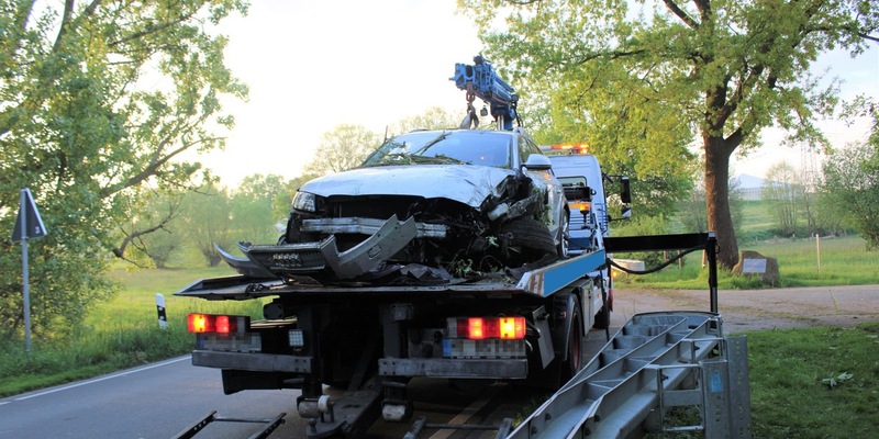 POL-MI: Fahrer nach mutmaßlichem Alleinunfall flüchtig - Foto: presseportal.de