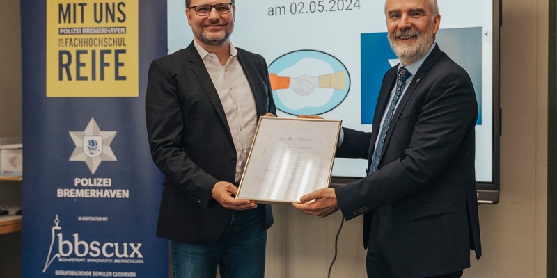 POL-Bremerhaven: Mit der Polizei Bremerhaven auf dem Weg zur Fachhochschulreife - Neuer Kooperationsvertrag macht es möglich - Foto: presseportal.de