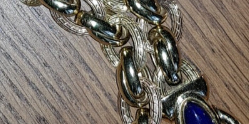 POL-HL: HL-St. Lorenz Süd / Hochwertige Schmuckstücke aus Pflegeheim entwendet - Foto: presseportal.de