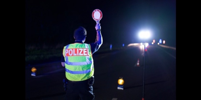 POL-CUX: Verkehrskontrolle am Wesertunnel (Lichtbild in der Anlage) - Foto: presseportal.de