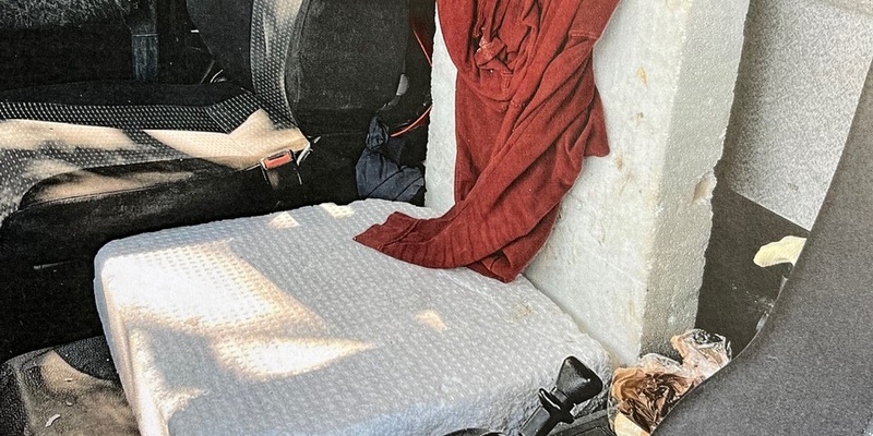 POL-DO: Kontrolle eines Lkw auf der A44 - Überladung, Fahrzeugmängel und ein Fahrersitz aus Hartschaumplatten - Foto: presseportal.de