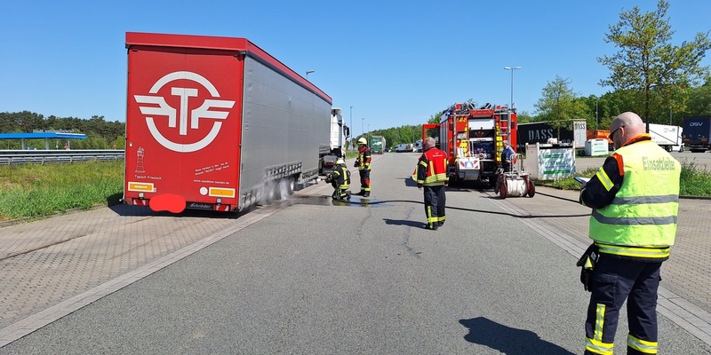 FW-ROW: Überhitzte Bremse löst Feuerwehreinsatz aus - Foto: presseportal.de