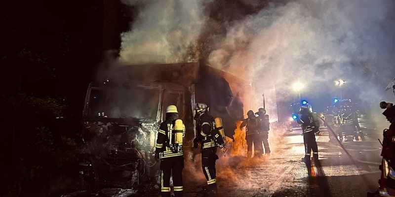 FW-Schermbeck: LKW Brand auf der B58 - Foto: presseportal.de