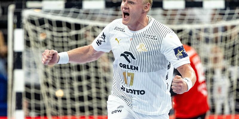 Kiels Patrick Wiencek feiert einen Treffer. Am Ende gelingt dem THW er Einzug unter die besten Vier. - Foto: Axel Heimken/dpa