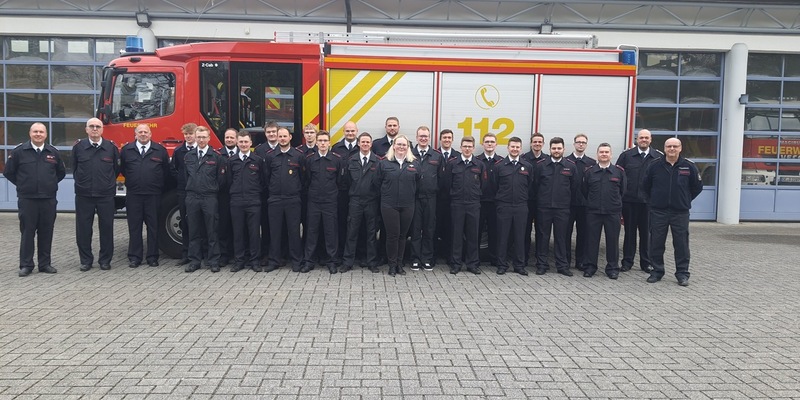 FW Drolshagen: Lehrgang Maschinist für Löschfahrzeuge der Feuerwehren im Kreis Olpe erfolgreich abgeschlossen - Foto: presseportal.de