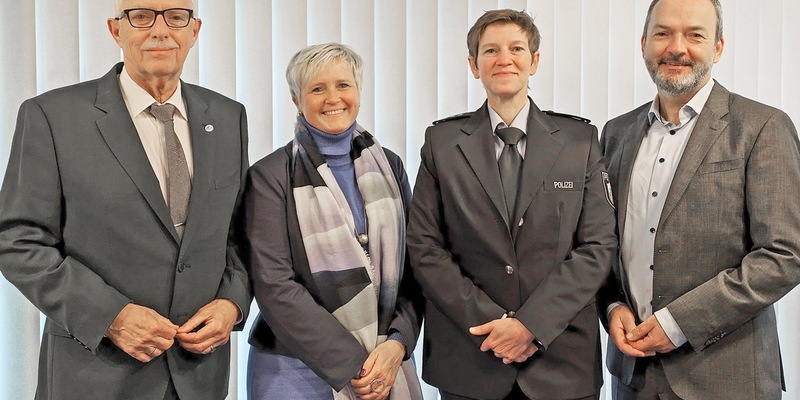 POL-ME: Empfang beim Bürgermeister: Patricia Aillaud wird neue Wachleiterin in Hilden - Hilden - 2405015 - Foto: presseportal.de