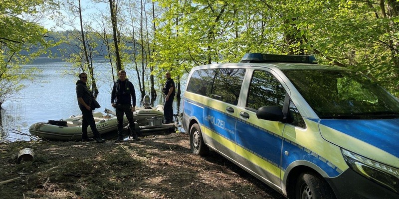 LWSPA M-V: Anglerkontrollen: Wasserschutzpolizei Schwerin und ehrenamtliche Fischereiaufseher gemeinsam im Einsatz - Foto: presseportal.de
