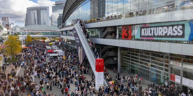 Die Frankfurter Buchmesse bleibt auf dem Messegelände der Mainmetropole. - Foto: Helmut Fricke/dpa