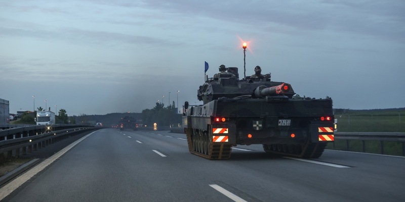 Quadriga 2024: Leoparden auf der Autobahn / Panzer aus Pfreimd auf dem Weg nach Litauen - Foto: presseportal.de