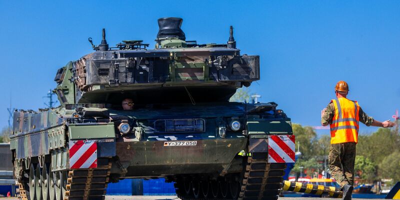 Anderthalb Wochen übten Reservisten der Bundeswehr den Schutz und die Sicherung verteidigungswichtiger Infrastruktur. - Foto: Jens Büttner/dpa