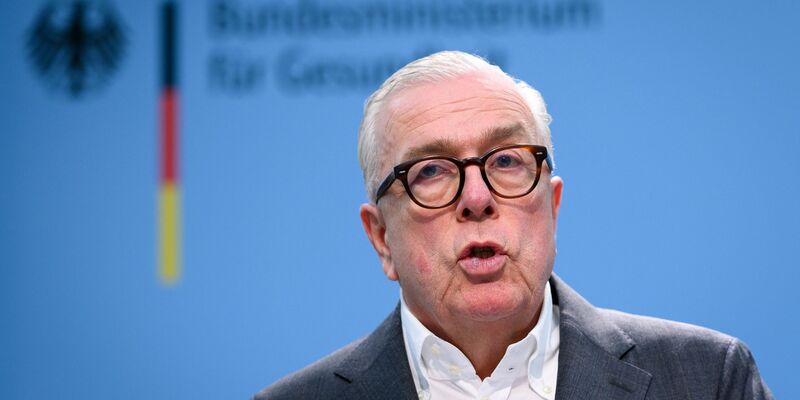 Ärztepräsident Klaus Reinhardt fordert eine stärkere Steuerung der Patientinnen und Patienten bei Behandlungen in Praxen und Kliniken. - Foto: Bernd von Jutrczenka/dpa