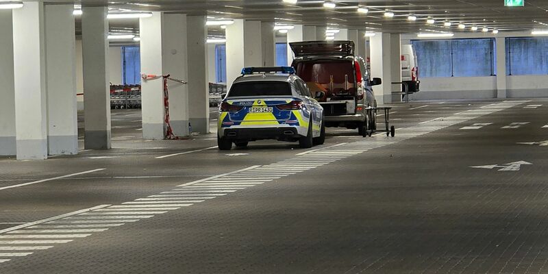 Hier in einer Tiefgarage eines Baumarktes in Regensburg wurde die Leiche im Auto gefunden. - Foto: Moller-Schuh/vifogra/dpa