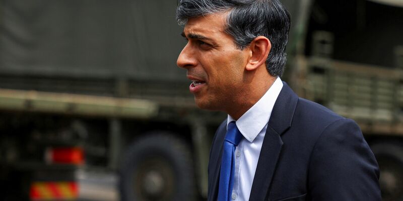 Großbritanniens Premier Rishi Sunak muss einige Niederlagen verkraften. - Foto: Molly Darlington/REUTERS Pool/AP/dpa