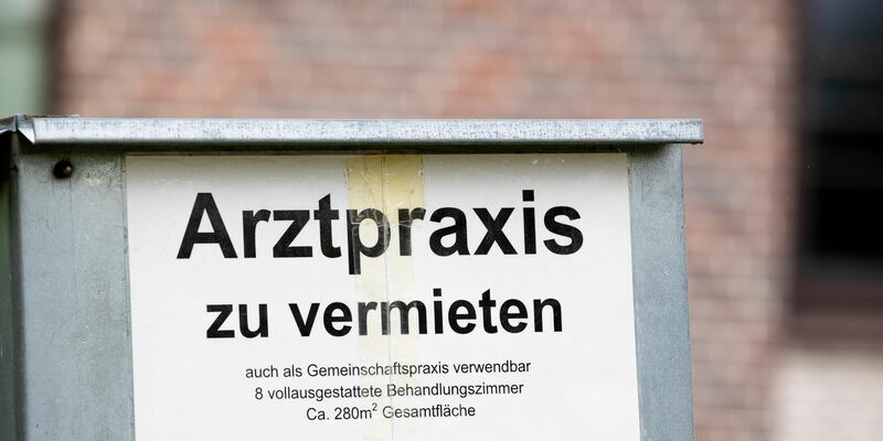 Viele berufstätige Ärzte sind 60 Jahre oder älter. - Foto: Moritz Frankenberg/dpa