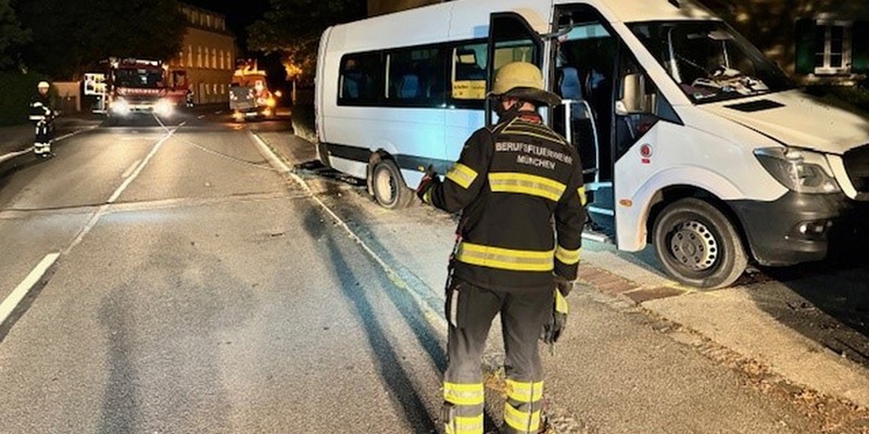 FW-M: Lichtmast umgefahren (Untermenzing) - Foto: presseportal.de