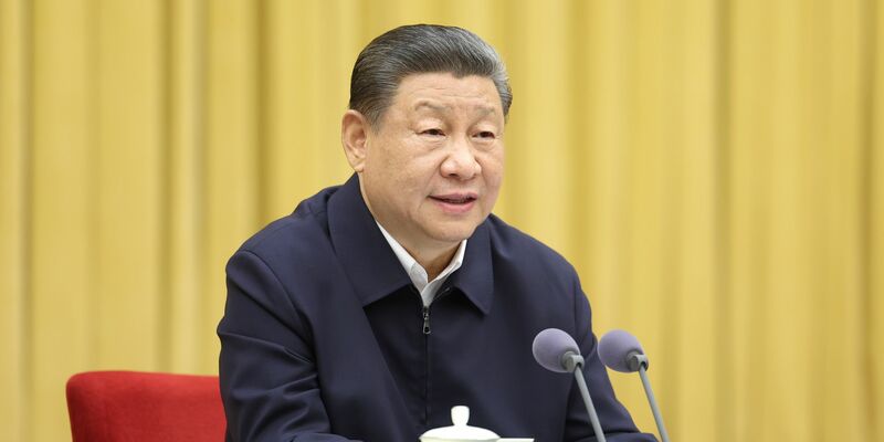Chinas Staats- und Parteichef Xi Jinping hat seine Europareise begonnen. - Foto: Ju Peng/XinHua/dpa