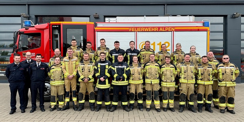 FW Sonsbeck: Interkommunale Ausbildung der Feuerwehren Alpen, Sonsbeck und Xanten - Foto: presseportal.de