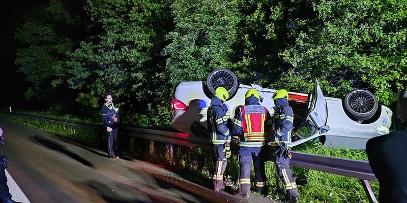 FW Bergheim: Eine verletzte Person bei Verkehrsunfall - PKW überschlug sich auf A61 bei Bergheim - Foto: presseportal.de