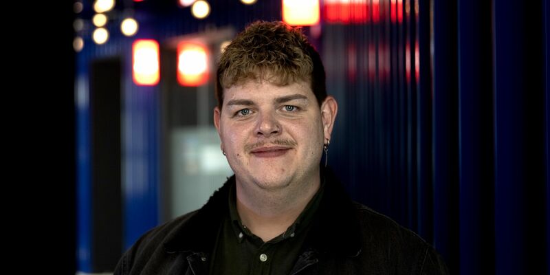 Isaak Guderian wird Deutschland beim Eurovision Song Contest (ESC) 2024 in Malmö vertreten. - Foto: Soeren Stache/dpa