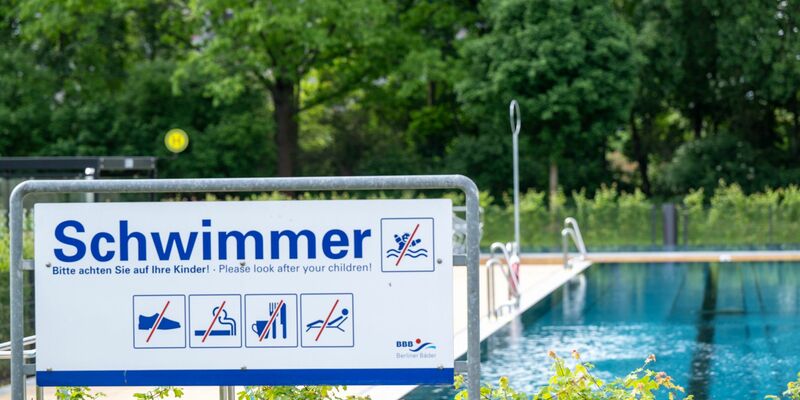 Die Berliner Bäderbetriebe haben ihr neues Sicherheitskonzept vorgestellt. - Foto: Monika Skolimowska/dpa