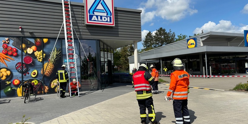 FW-ROW: Feuer auf Aldi-Markt - Foto: presseportal.de