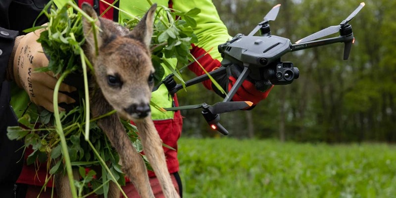 Alexander Mohr von der Copterpro GmbH: Wärmebilddrohnen im Einsatz für die Kitzrettung - Foto: presseportal.de