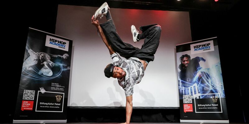 Breaking-Tänzer Noah Tete. Die Tanzsportart feiert seine Olympia-Premiere. - Foto: Christian Charisius/dpa
